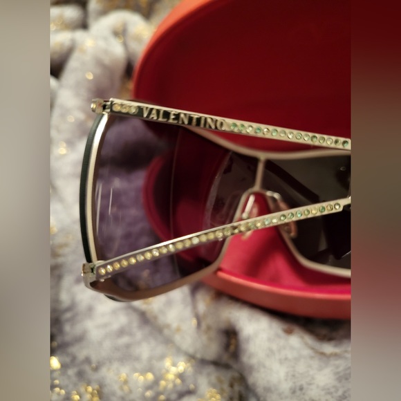 Valentino 5493/S Wrap Vintage Shield Sunglasses. Red Valentino Case Included 🎀 - Picture 4 of 8
